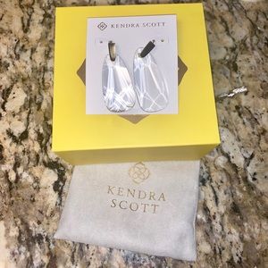 Kendra Scott Maize Gold Earrings in Clear Glass
